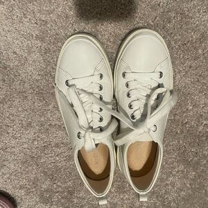 Women’s Vionic sneakers 6